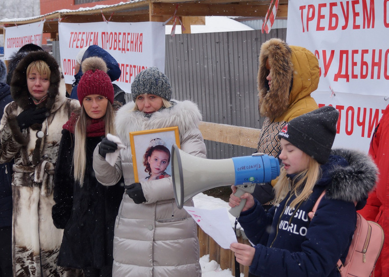 Родители погибших в аварии детей более не верят власти, а ищут справедливости на уличных акциях протеста