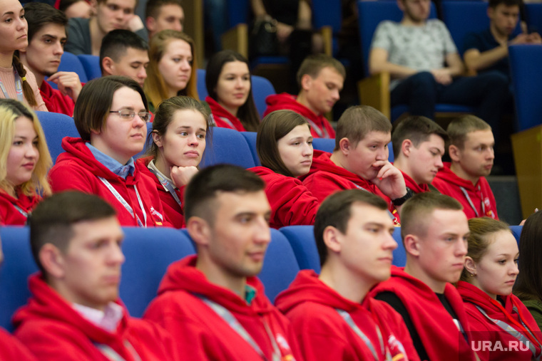Путин встречается с молодежью все чаще