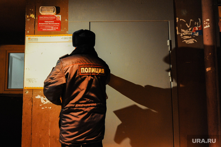 Операция "Ночь" полиции Курчатовского района. Челябинск, дверь, участковый, подъезд, полиция, ночь