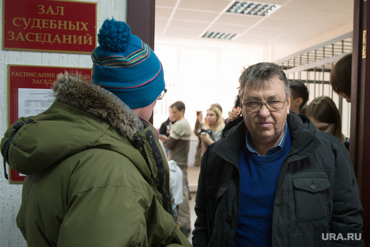 Никто из бывших сослуживцев Беззуба на процесс не явился. Бывшего квартального поддерживали друзья и семья (на фото — его отец, Юрий Беззуб)
