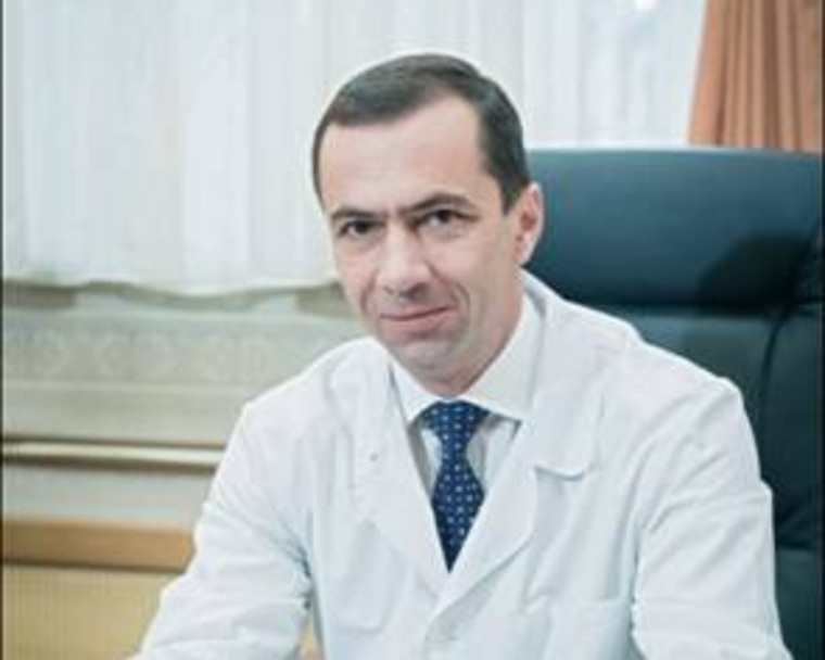 Анатолий Касатов считает, что нельзя путать уборщиц и медсестер