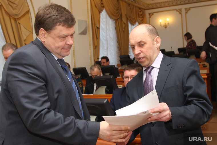 Вице-губернатор Вадим Шумков (слева) ушел в отпуск, чтобы руководить выборами, у председателя избиркома Валерия Самокрутова не менее важная миссия