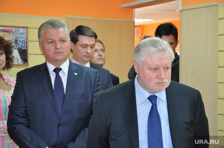 Задача минимум для местного отделения партии (его лидер, Виктор Семенов, слева) — получить на выборах не менее пяти депутатских мандатов 