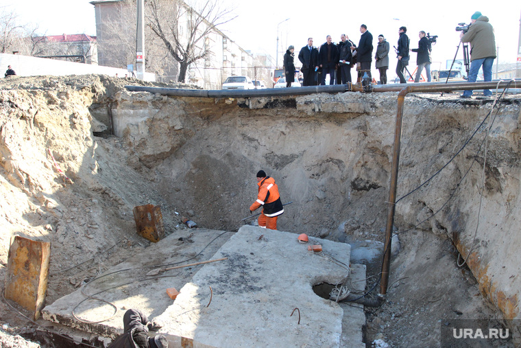 Ремонт канализационного коллектора на улице Куйбышева коммунальщики обещают закончить в середине мая 