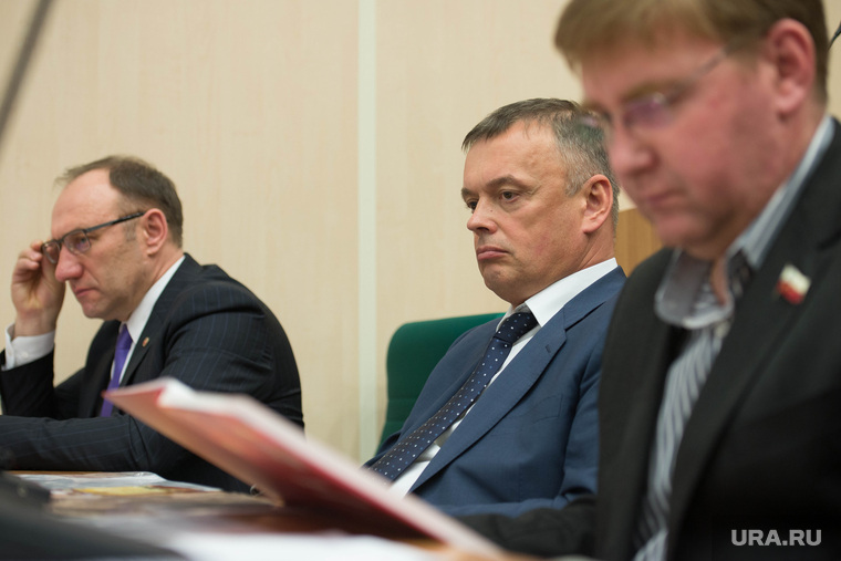 Фамилия кандидата держится в тайне до последнего. На прошлом заседании политсовета «ЕР» Иван Корякин скромно сидел в четвертом ряду рядом с главой Ирбита Геннадием Агафоновым: «Пока мне нечего комментировать» 