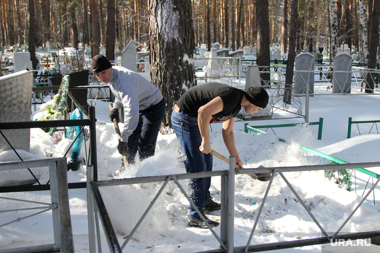 Монополист сегодня подмял под себя все услуги — без его ведома не копаются даже могилы 