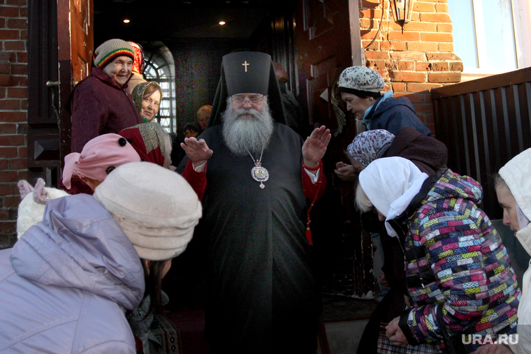 Православные с горечью отпускают из Кургана владыку Константина 