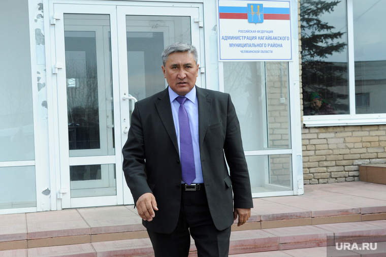 Нагайбакскому главе Сеилову скучно одному в администрации — он выдвигает в депутаты своего брата
