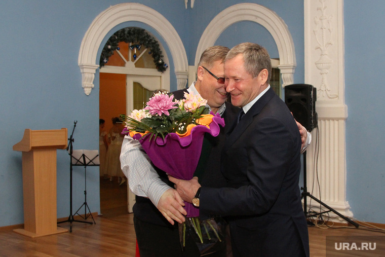 В январе Олег Дубровский отметил 50-летний юбилей. Тогда его поздравил Алексей Кокорин. Проводить журналиста в последний путь глава региона не смог 