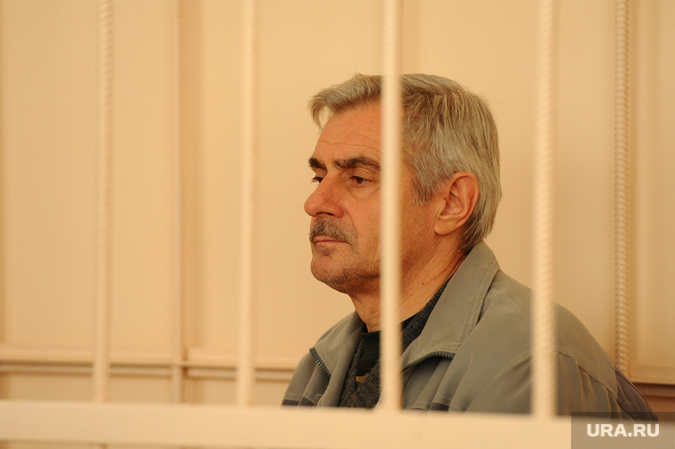 Уже никто не ждет, что VIP-сиделец, глава Верхнеуральского района Михаил Ломакин добровольно уйдет в отставку. Власти он будет лишен по суду