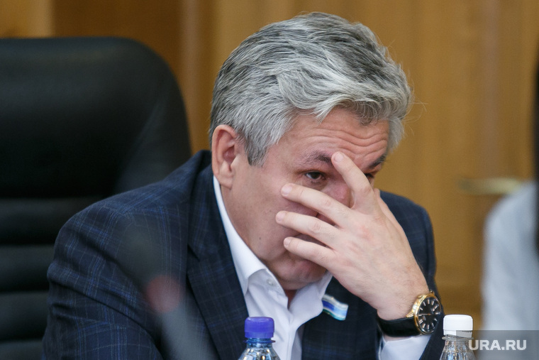 Нафик Фамиев опасается, что следующим шагом реформаторы вдвое уменьшат квоту партийных депутатов в Заксобрании 