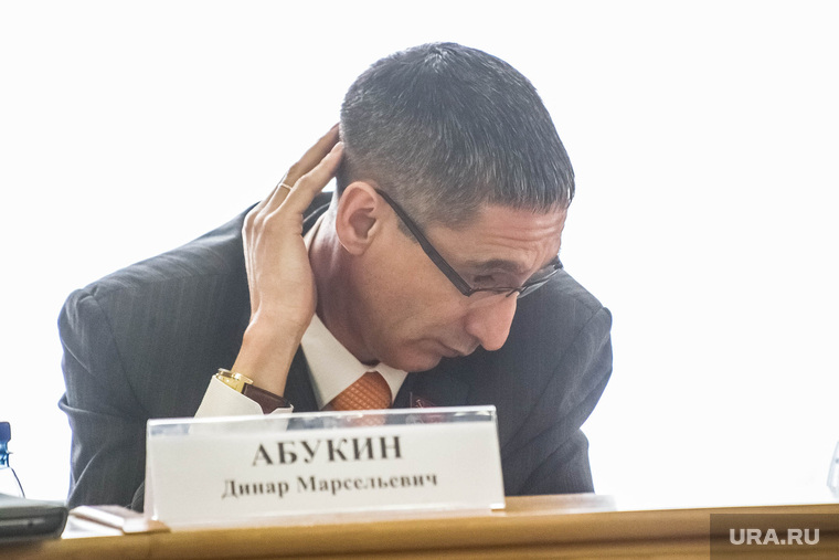 Динара Абукина явно пугают казачьи нагайки