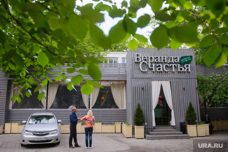 Летние веранды в кафе Екатеринбурга, веранда счастья, ресторан хмели сунели
