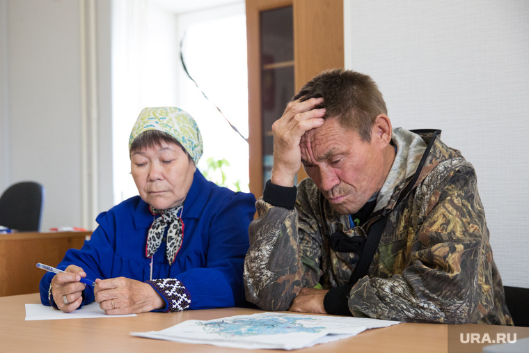 Во время суда приходится делать паузы — переводчик на языке ханты объясняет Кечимову, что происходит 