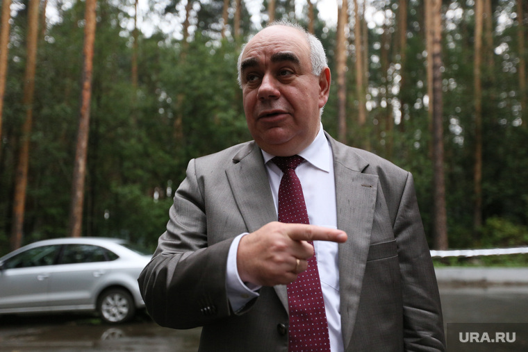 Глава свердловского минздрава Аркадий Белявский пока не собирается освобождать свой пост для Ольги Ковтун