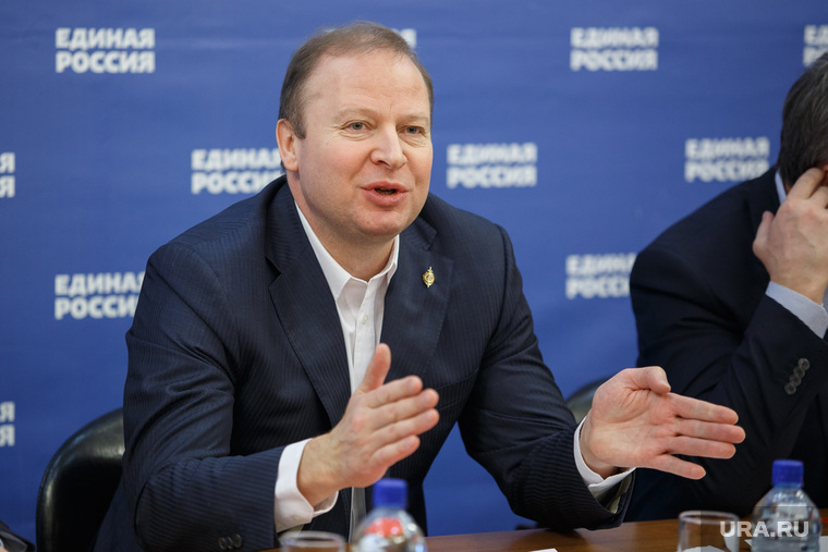 Единороссы предлагали изменить баланс между одномандатниками и «списочниками» — 75 на 25 %. Но инициативу не одобрила Москва