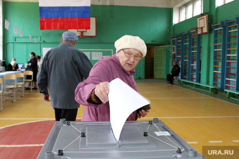 <span class="item-img-description" data-mce-mark="1">Филатов помог власти ХМАО в 2015 году избраться в очередной раз</span>