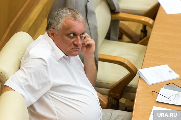 Пока Дмитрий Шадрин одалживал деньги сопартийцам, его соратник зарабатывал на избирателях КПРФ 