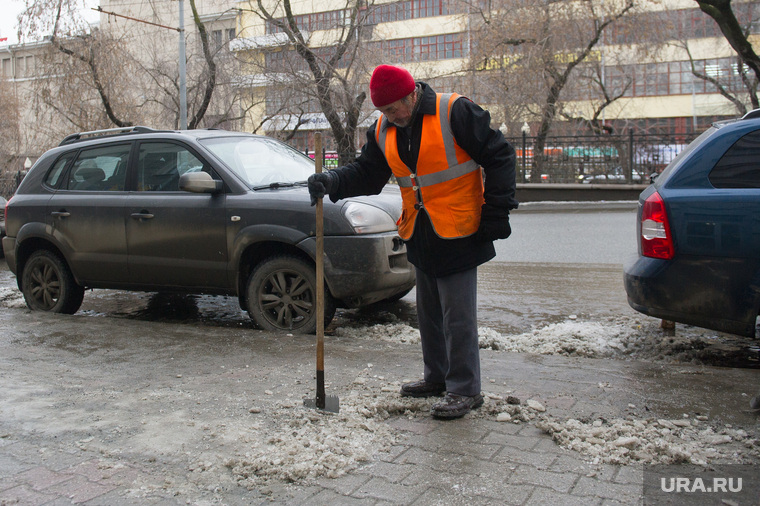 Остается только шутить, что уборка городских улиц идет бодро 