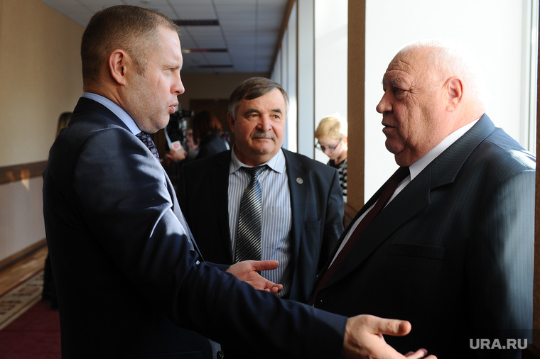 Поддержка областных властей позволяла Мотовилову (слева) выстраивать отношения с местными чиновниками и единороссами