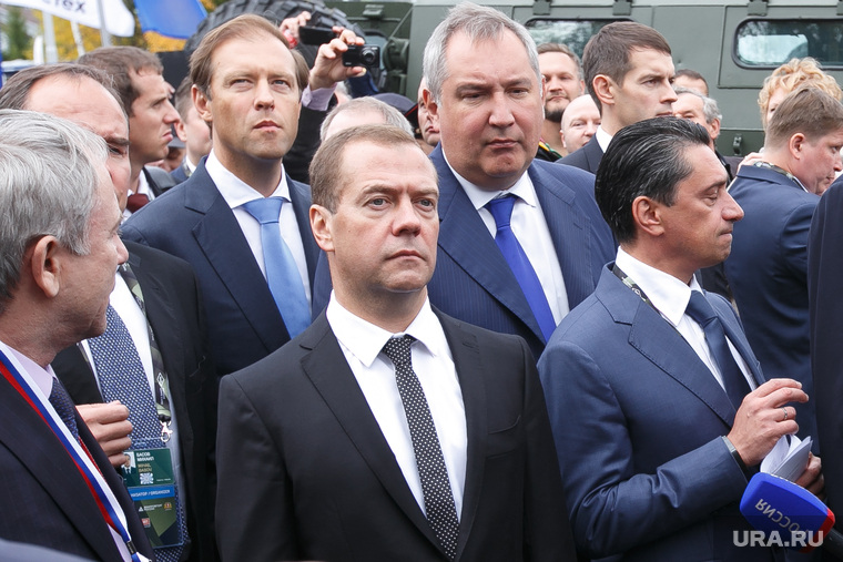 Правительство Дмитрия Медведева критикуют с момента его формирования. Но до выборов в Госдуму возможностей для отставок эксперты не видят 