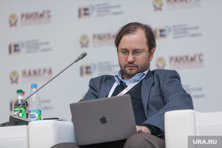 Михаил Виноградов считает, что персонифицированные запросы о помощи власти могут негативно отразиться на имидже президента 
