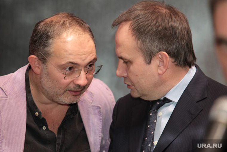 Губернатору Олегу Чиркунову (справа) оппоненты ставили в вину пристрастие к гастролерам (слева — галерист Марат Гельман)