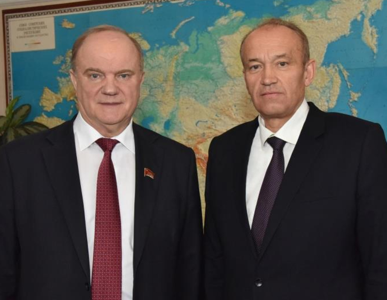 Наблюдатели уверены, что Геннадий Зюганов (слева) просто так встреч не проводит