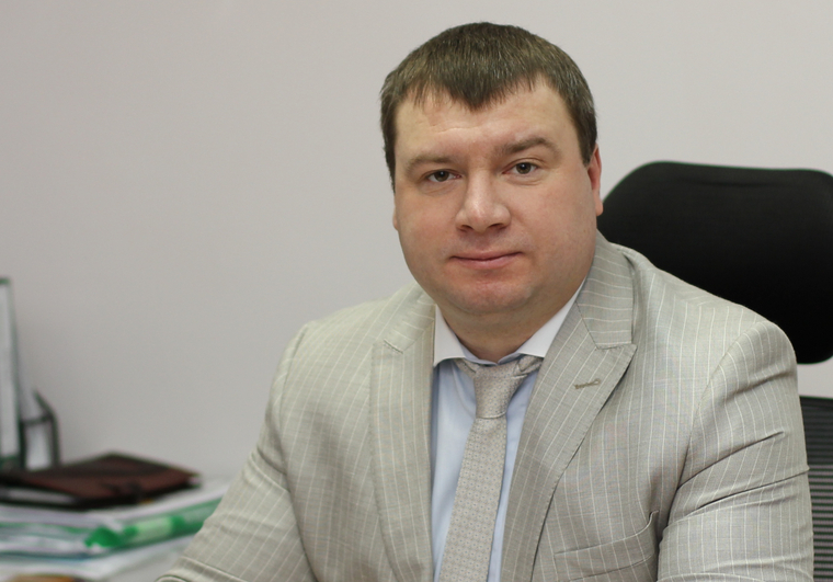 Дмитрий Афанасьев работал на рыбоконсервном заводе, а также возглавлял «Харп Энерго Газ» до поступления на муниципальную службу