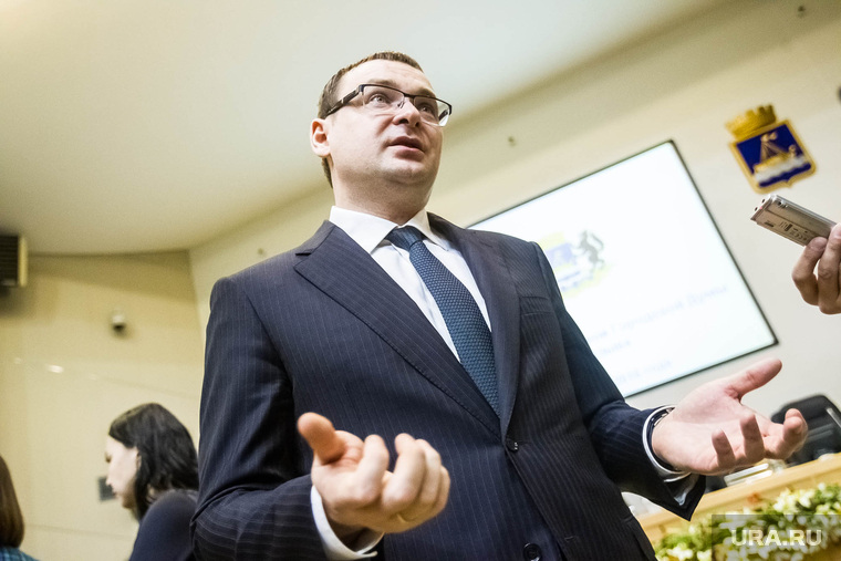 Спикер Дмитрий Еремеев в шоке от «комплиментарного» настроя городских депутатов.