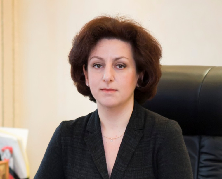 Первый заместитель главы Нонна Фамбулова признает, что 36 человек из 55 остались без работы. Но проблемы с трудоустройством отрицает