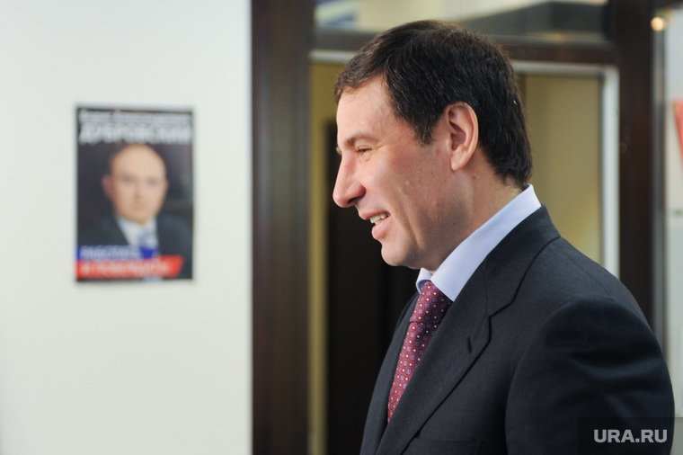 Михаил Юревич вроде бы и фаворит, но уж очень много конфликтного вьется вокруг него — того и гляди снимут