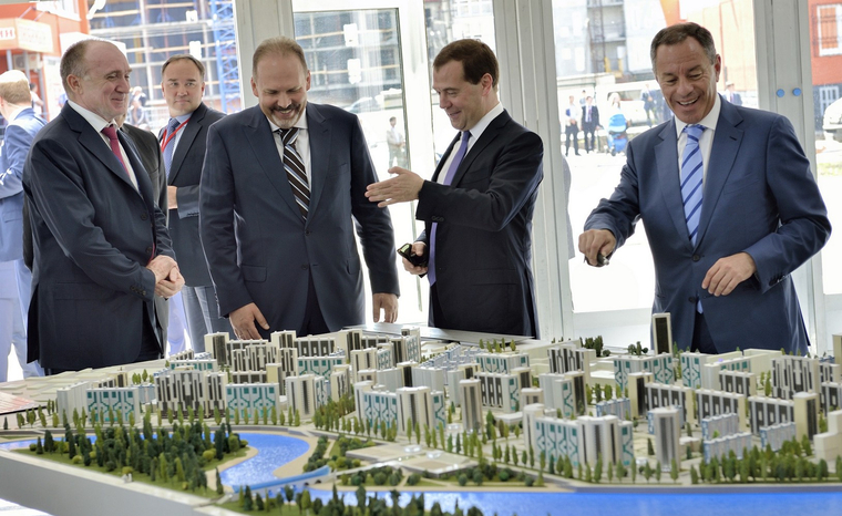 Еще два года назад «Академ-риверсайд» представили Дмитрию Медведеву как прорывной и успешный проект