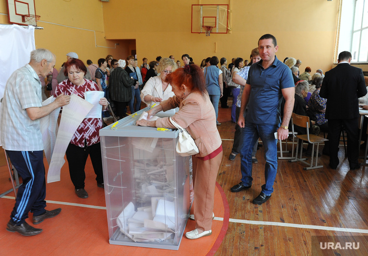 Ершов (справа) практически не вел кампанию, но показал на праймериз неожиданный результат — более трети всех голосов