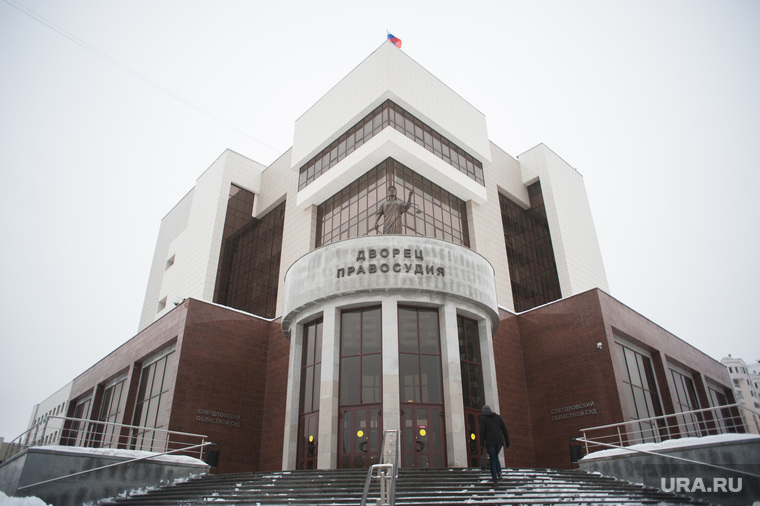 До назначения Александра Дементьева зимой 2013 года во Дворце правосудия кипели нешуточные страсти. «Под ковром»