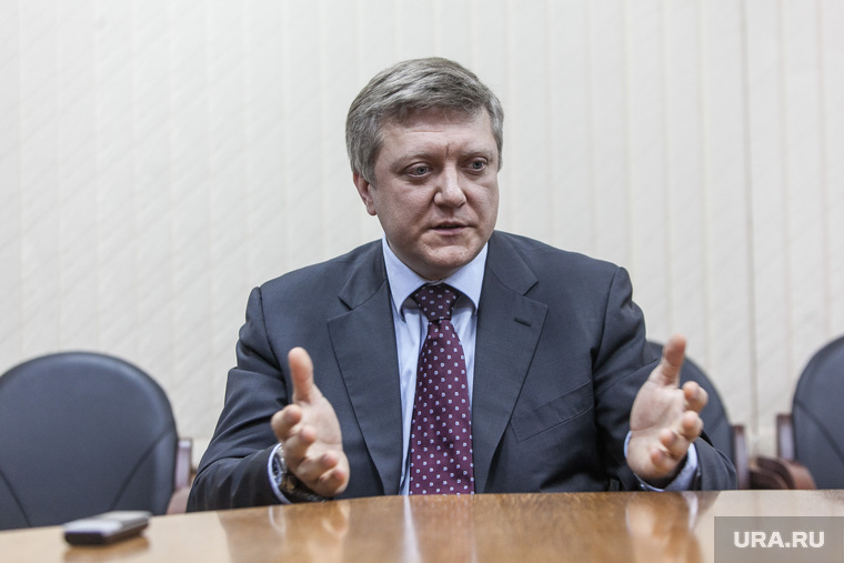 Депутата Дмитрия Вяткина заподозрили в желании трудоустроить действующих депутатов в Совет Федерации