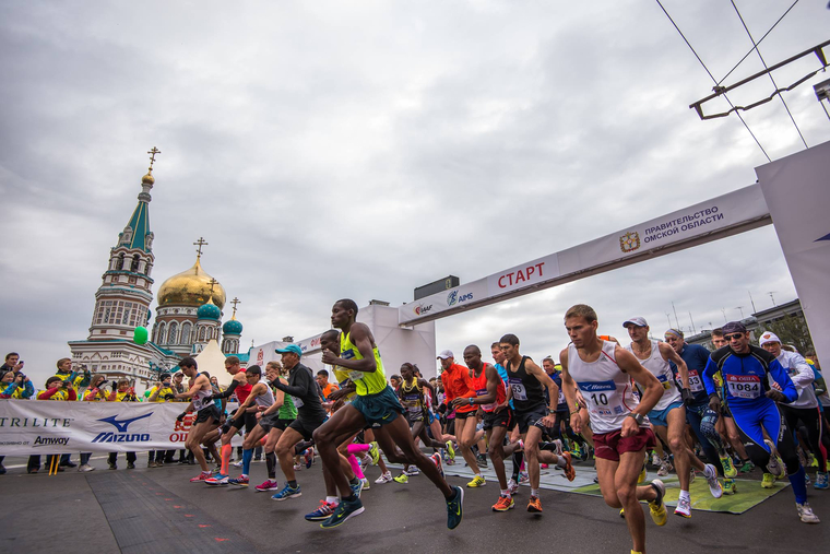 Екатеринбург и Омск борются не только за количество бегунов, но и за статус: куда приедует больше именитых спортсменов?