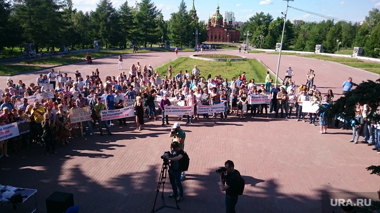 Среди тысяч дольщиков немногие выходят на акции протеста — большинство соглашается с предлгаемыми условиями