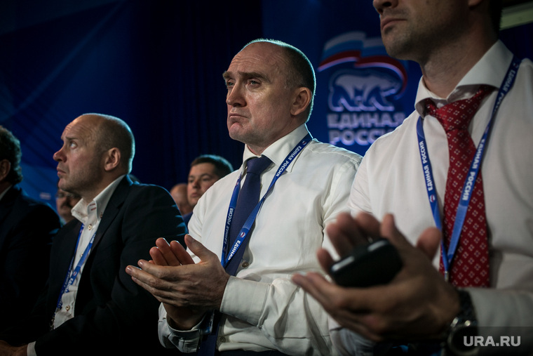 Делегаты съезда реагировали на выступление Владимира Путина долгими аплодисментами