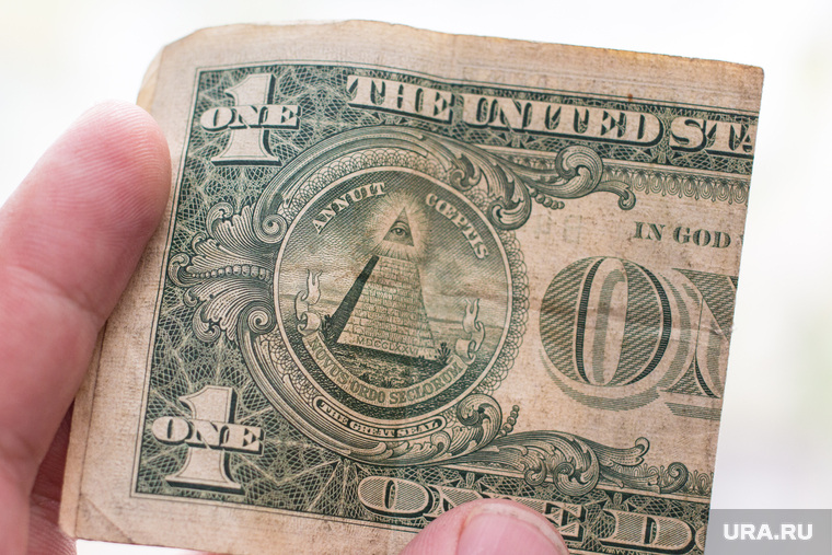 При покупке валюты эксперты советуют обратить внимание на доллар