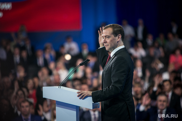 «Лидер партии Дмитрий Медведев так и не решился привести в ЕР своих людей»