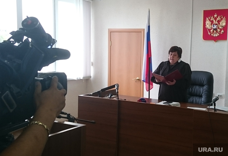Судья Федькаева давала понять, что готова отложить разбирательство на время независимой экспертизы, но ответчик отказался
