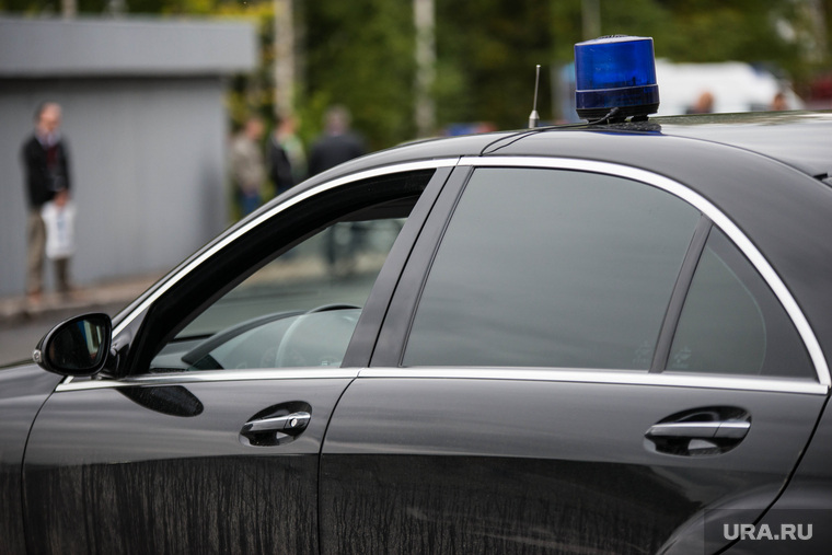 В ответ на многочисленные нарушения со стороны водителей машин со спецсигналами в России в 2010 году появилось общественное движение «Синие ведерки»