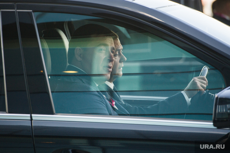 Медведев не упускает возможности переговоров даже по пути в аэропорт