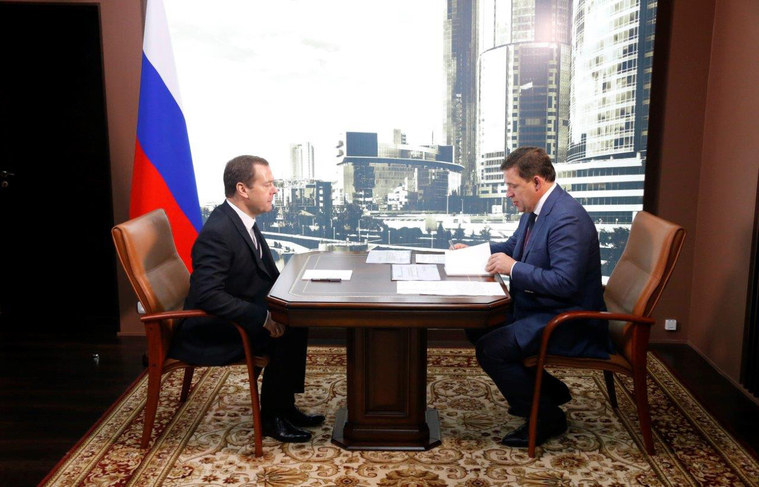 Медведев задал Куйвашеву столько уточняющих вопросов, что губернатор точно не пожалел, что взял доклады