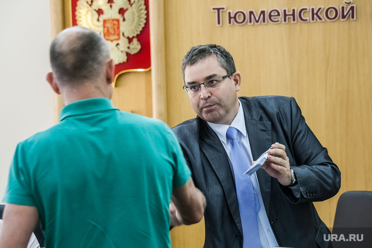 Несмотря на обвинения в подлоге против справедливороссов, сегодня Игорь Халин выдал им удостоверения кандидатов