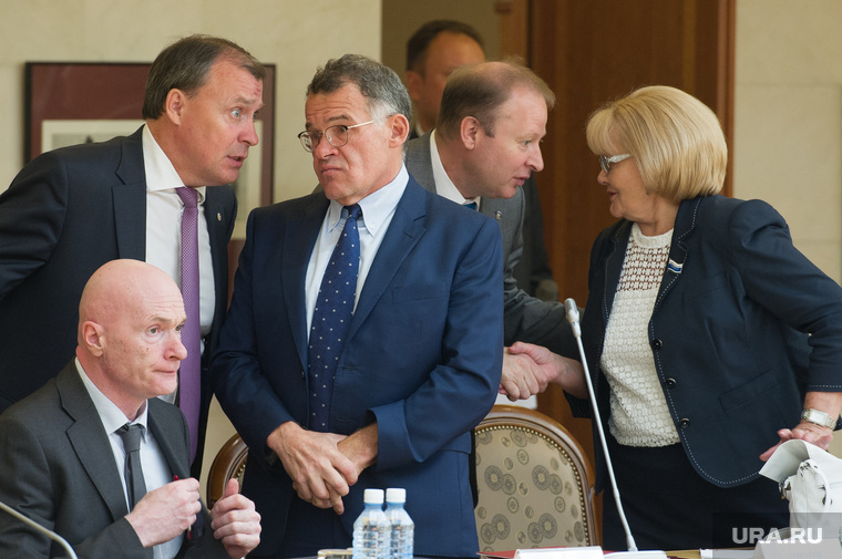 Алексей Орлов (верхний ряд, первый слева) сегодня озвучил данные о качестве работы глав муниципалитетов. Первый вице-премьер был крайне снисходителен к градоначальникам