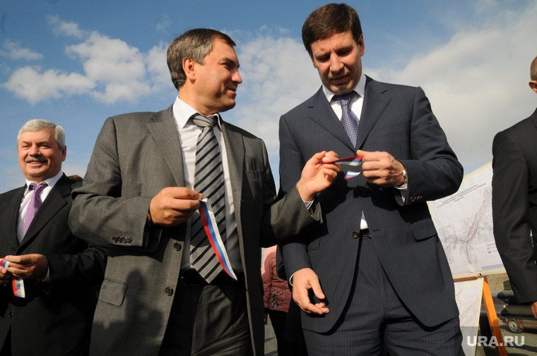 Михаил Юревич уверяет, что на выборы его «благославил» Вячеслав Володин (слева). Но потом что-то пошло не так