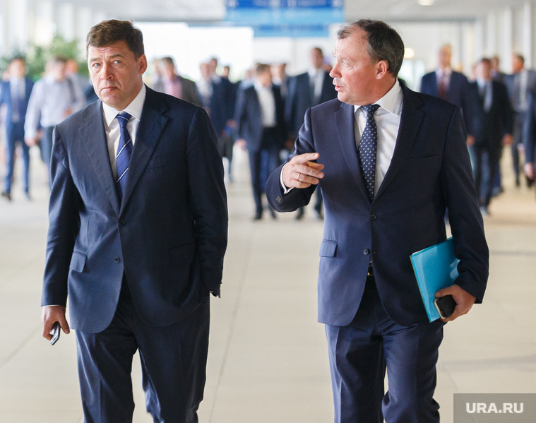 Начальнику Елены Новоторженцевой Алексею Орлову (справа) придется объяснить губернатору произошедшее с индустриальным парком