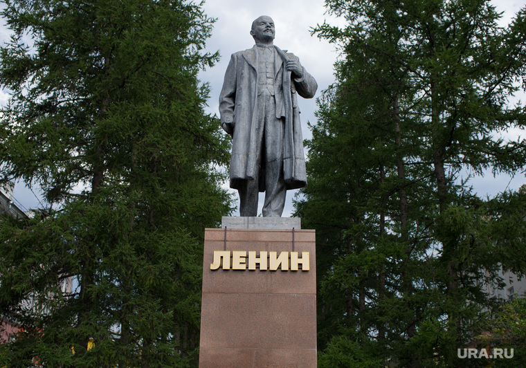 Памятник Владимиру Ленину в Североуральске. Здесь большинство инфицированных жителей узнают о своем ВИЧ-статусе